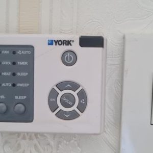 Điều khiển gắn tường York - Một số loại thông dụng