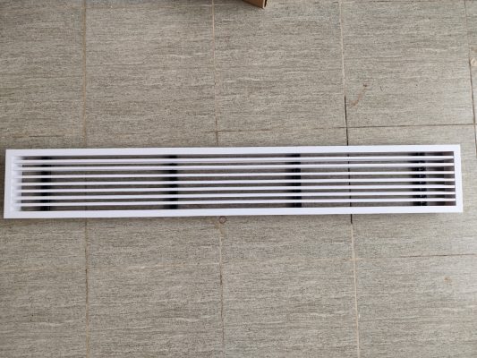 Cửa gió nan thẳng màu trắng KT 1200x150mm