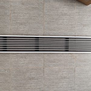 Cửa gió nhựa ABS nan thẳng phối màu đen trắng KT 1000x150mm